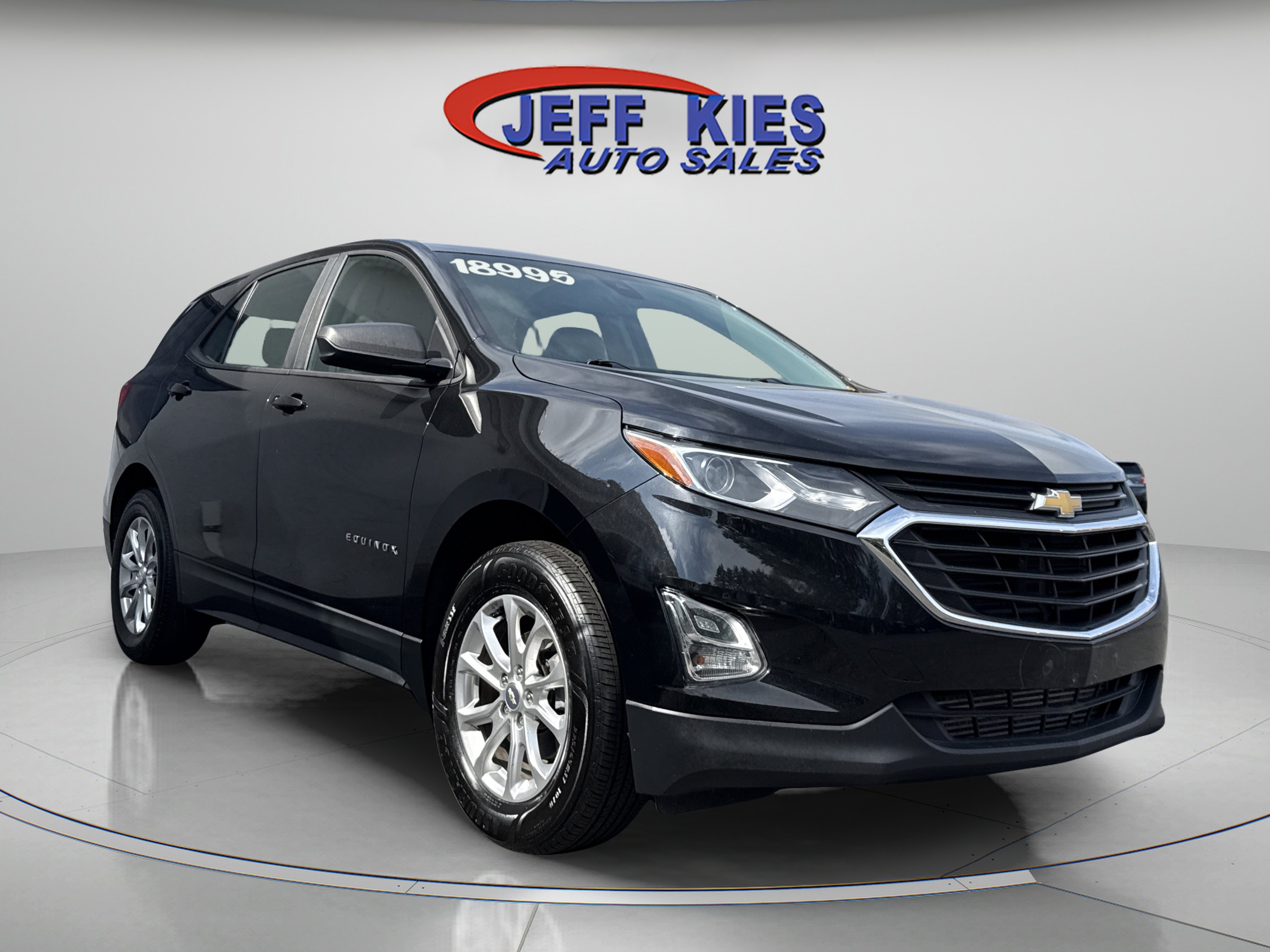 Used 2020 Chevrolet Equinox LS image 2