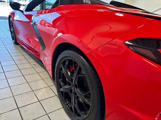 Used 2021 Chevrolet Corvette Stingray Premium Conv w/ Z51 Performance Package RWD image 17