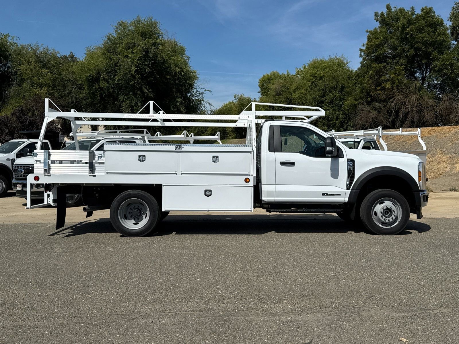 New 2025 Ford F550 4x4 Regular Cab Super Duty image 2