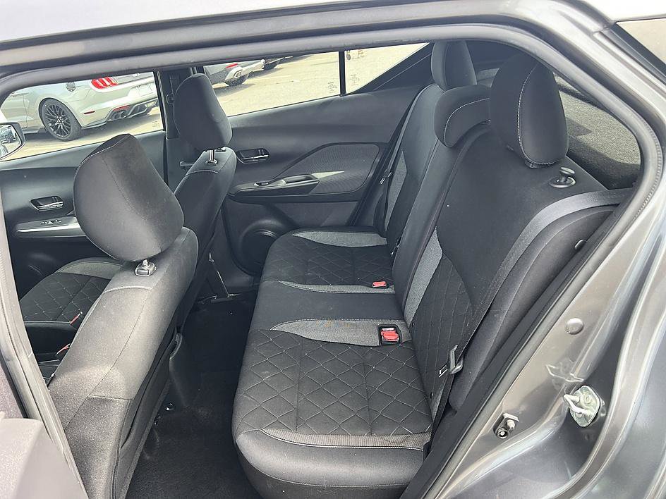 Used 2019 Nissan Kicks SV image 14