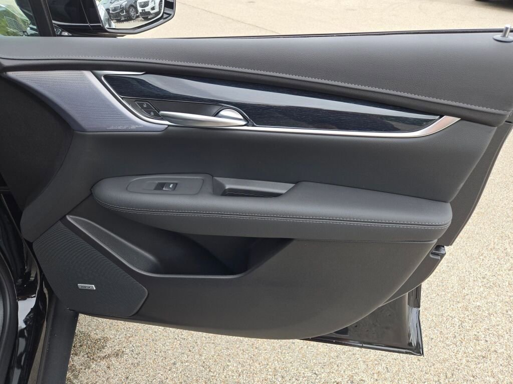 New 2025 Cadillac XT5 Premium Luxury image 5