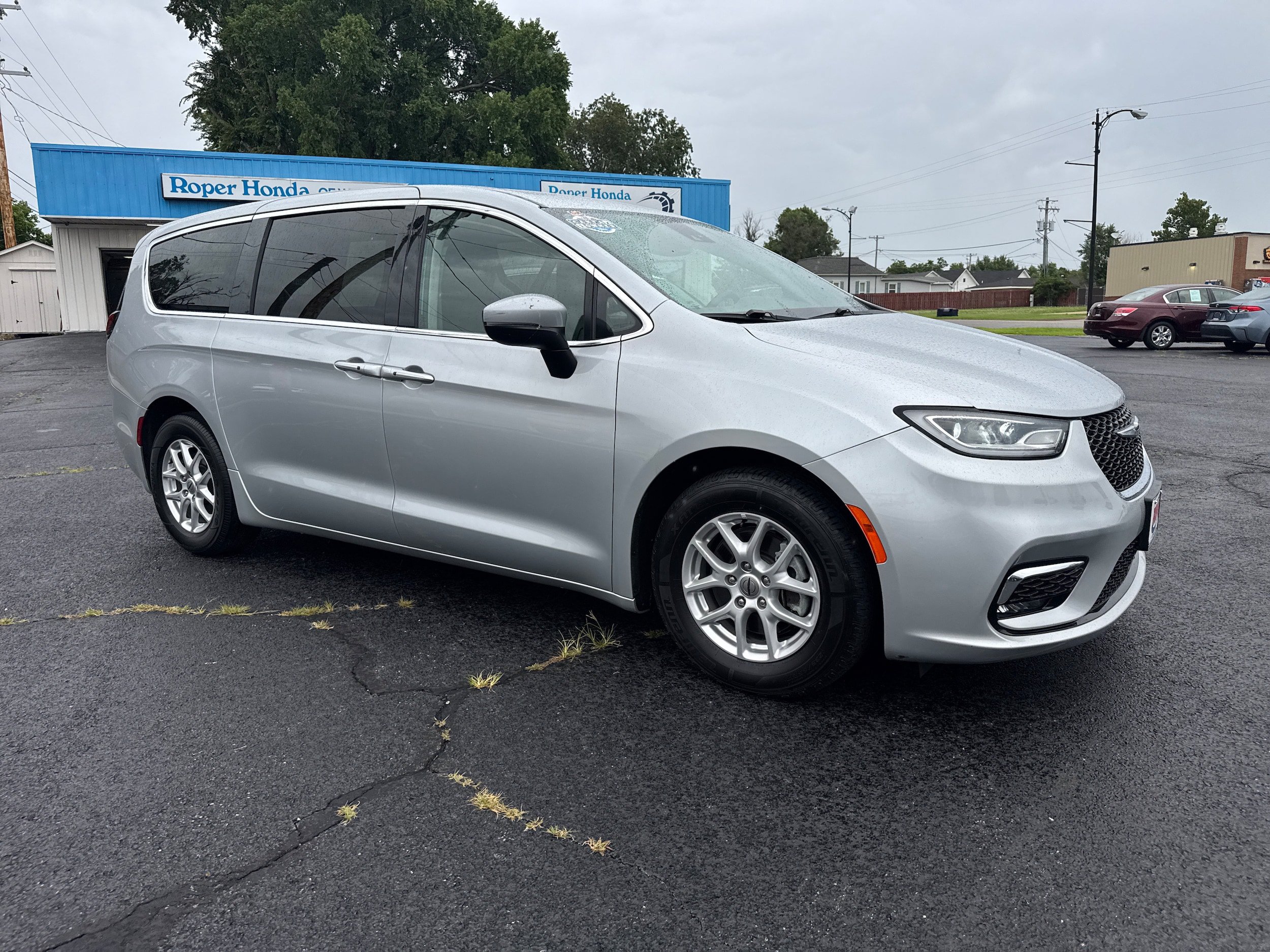 Used 2023 Chrysler Pacifica Touring-L