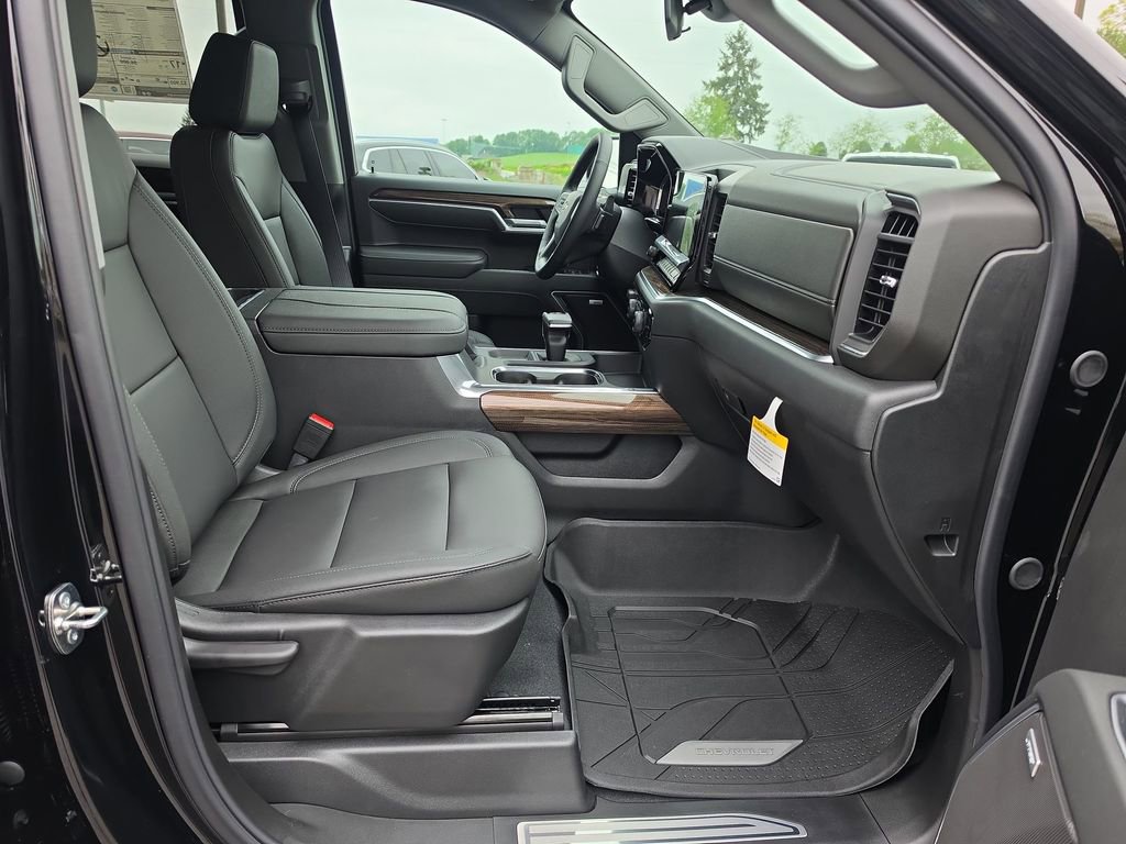 New 2026 Chevrolet Silverado 1500 RST w/ Redline Edition AWD/4WD image 32