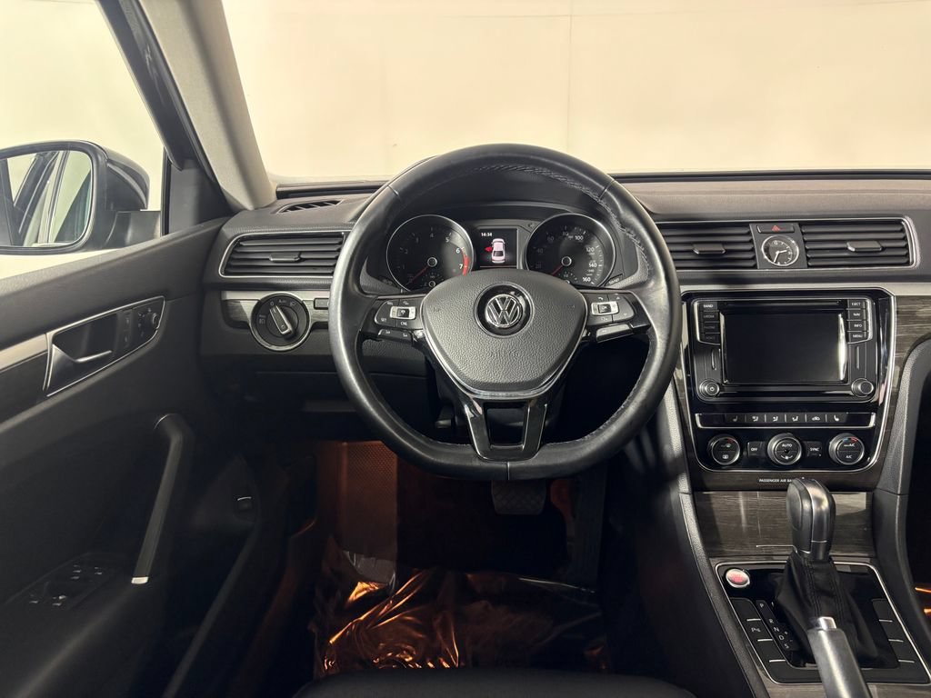 Used 2017 Volkswagen Passat 1.8T SE FWD image 17