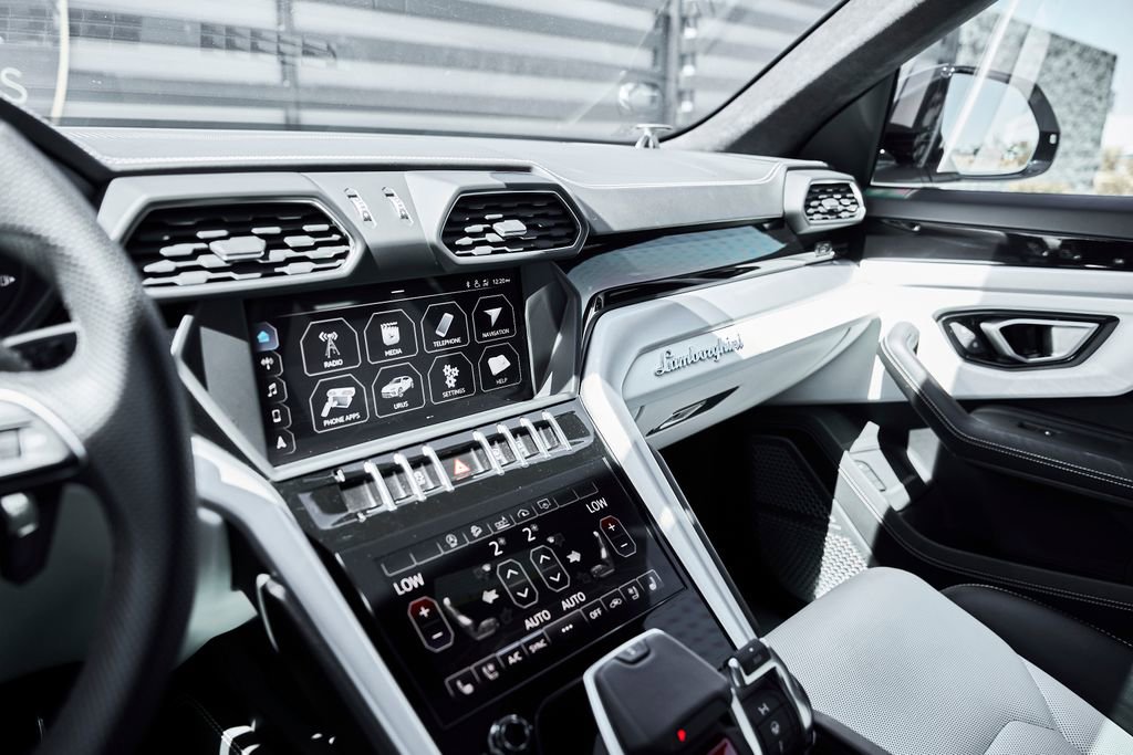 Used 2019 Lamborghini Urus AWD/4WD image 68