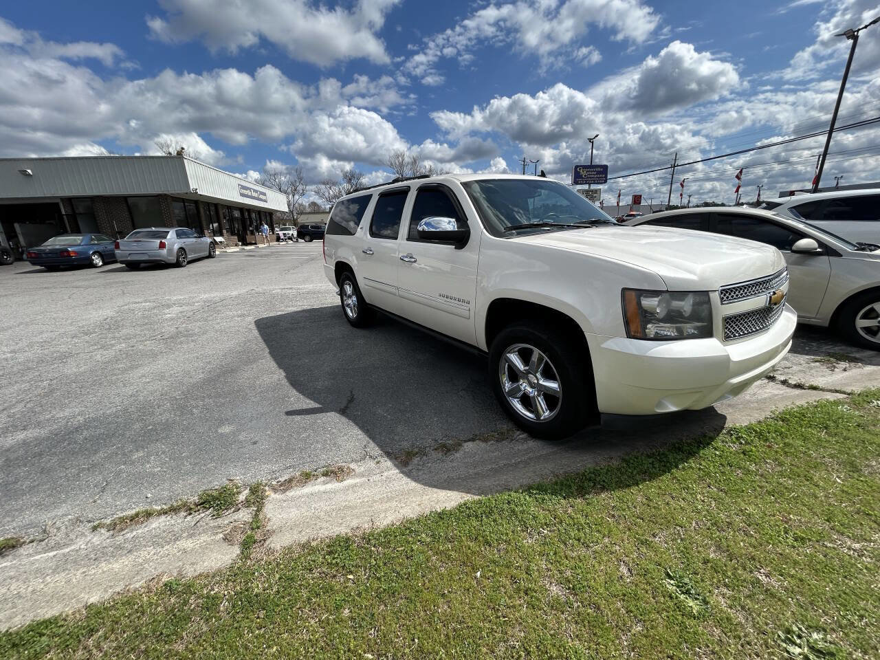 Used 2014 Chevrolet Suburban LTZ image 6