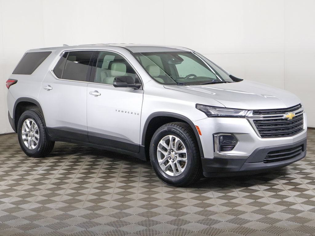 Used 2022 Chevrolet Traverse LS AWD/4WD image 2