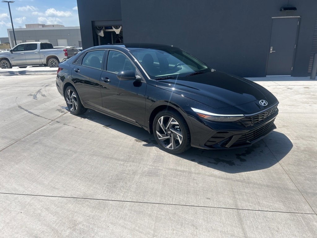 New 2025 Hyundai Elantra SEL image 12
