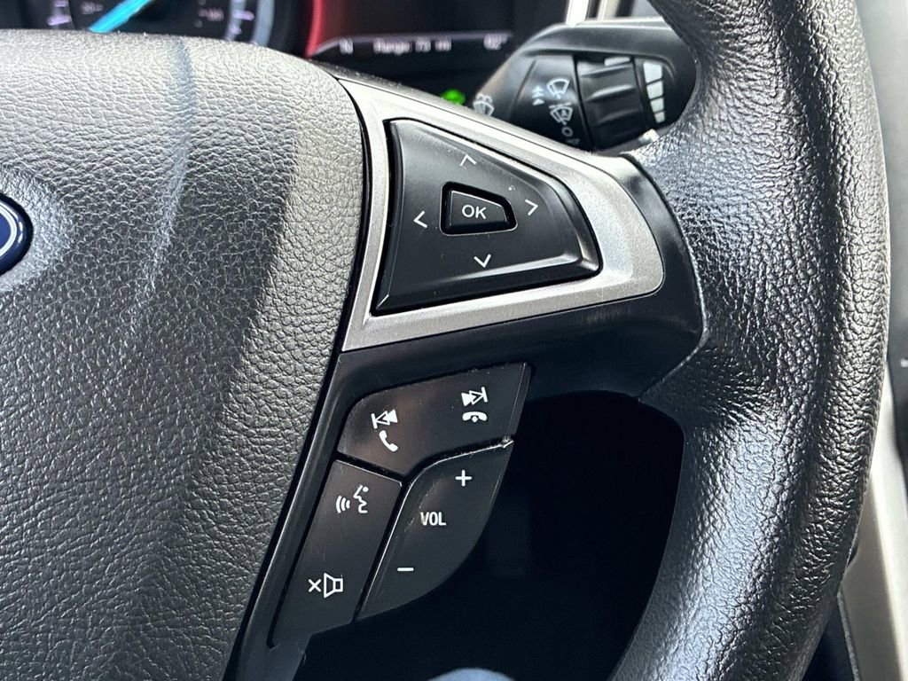 Used 2019 Ford Fusion SE image 25