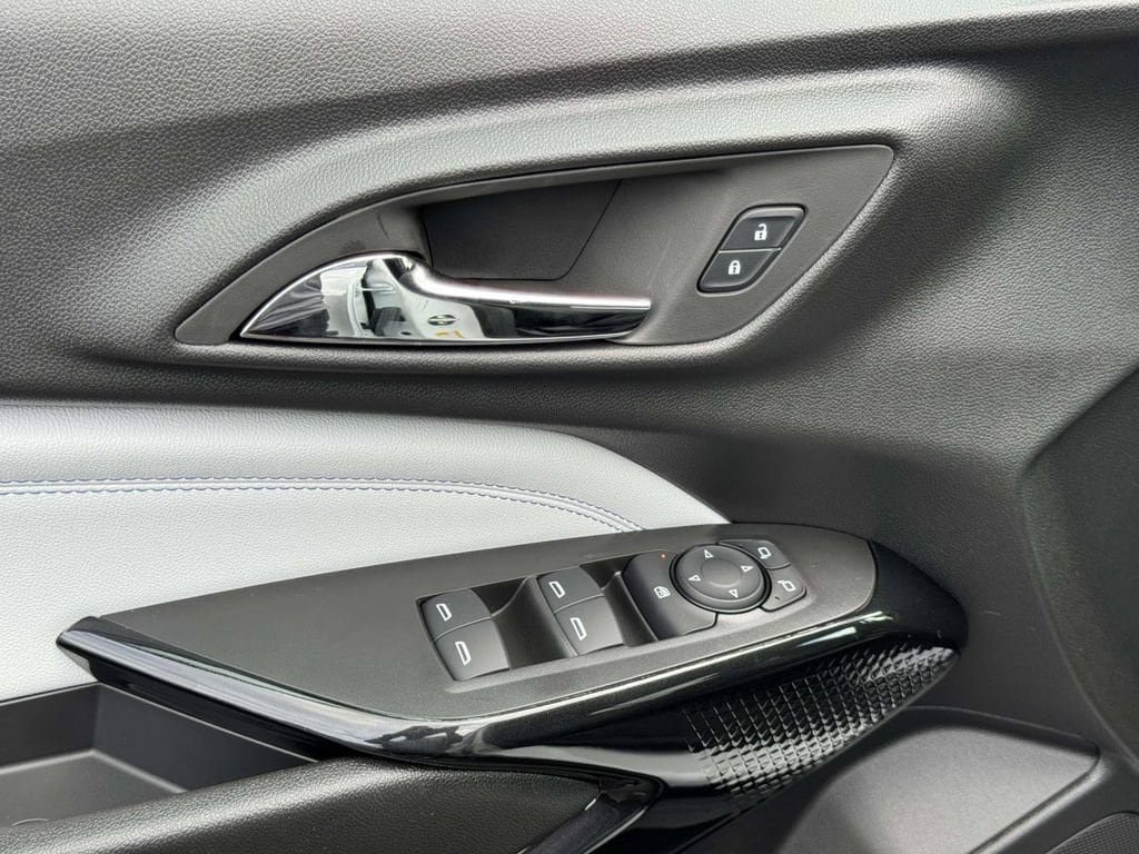 New 2026 Chevrolet Trax LT w/ Driver Confidence Package FWD image 18