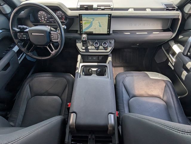 Used 2023 Land Rover Defender 130 X-Dynamic SE image 12