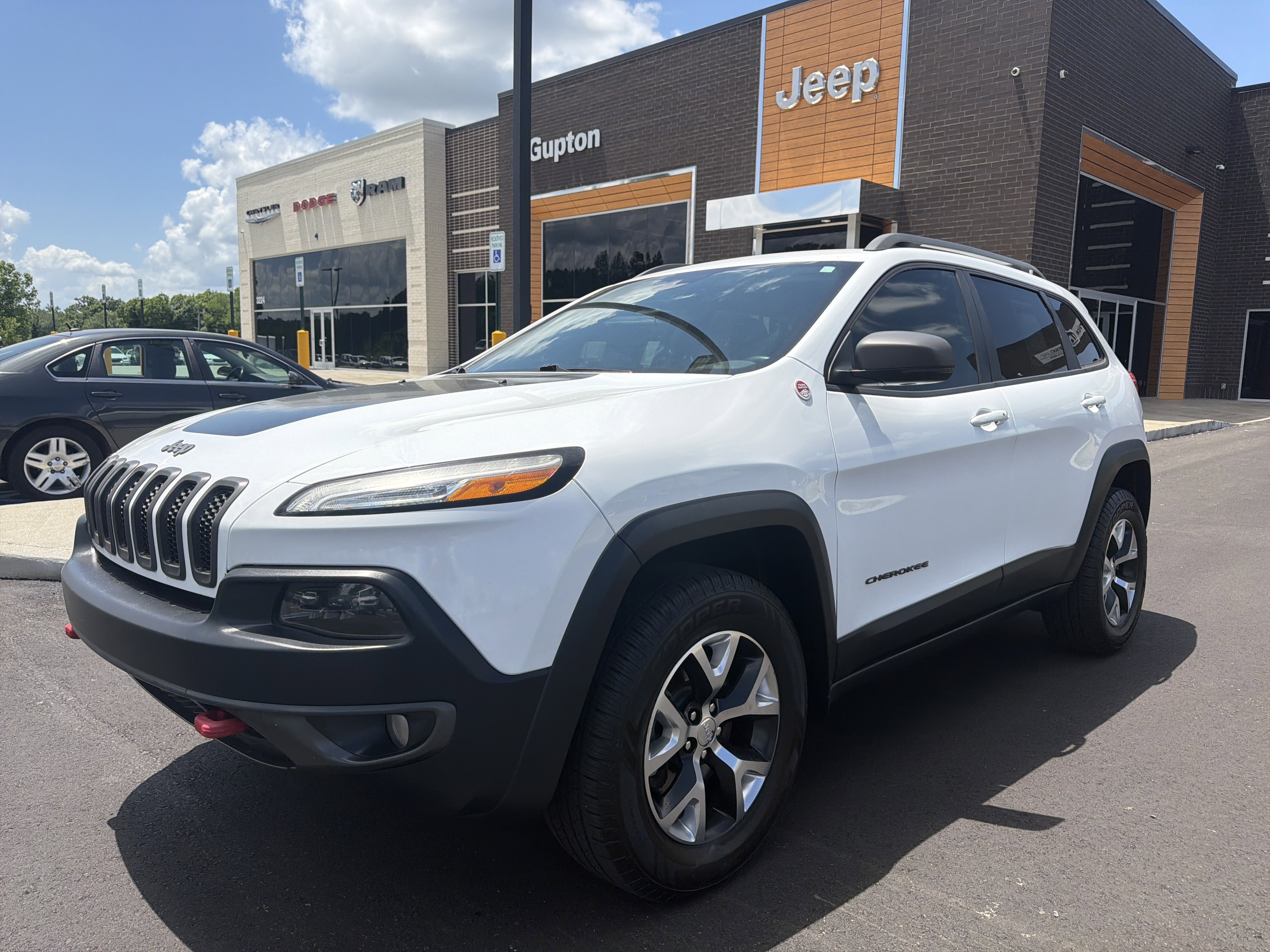 Used 2016 Jeep Cherokee Trailhawk w/ Comfort/Convenience Group