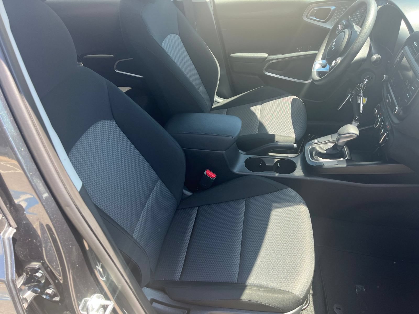 Used 2025 Kia Soul LX w/ LX Technology Package FWD image 34
