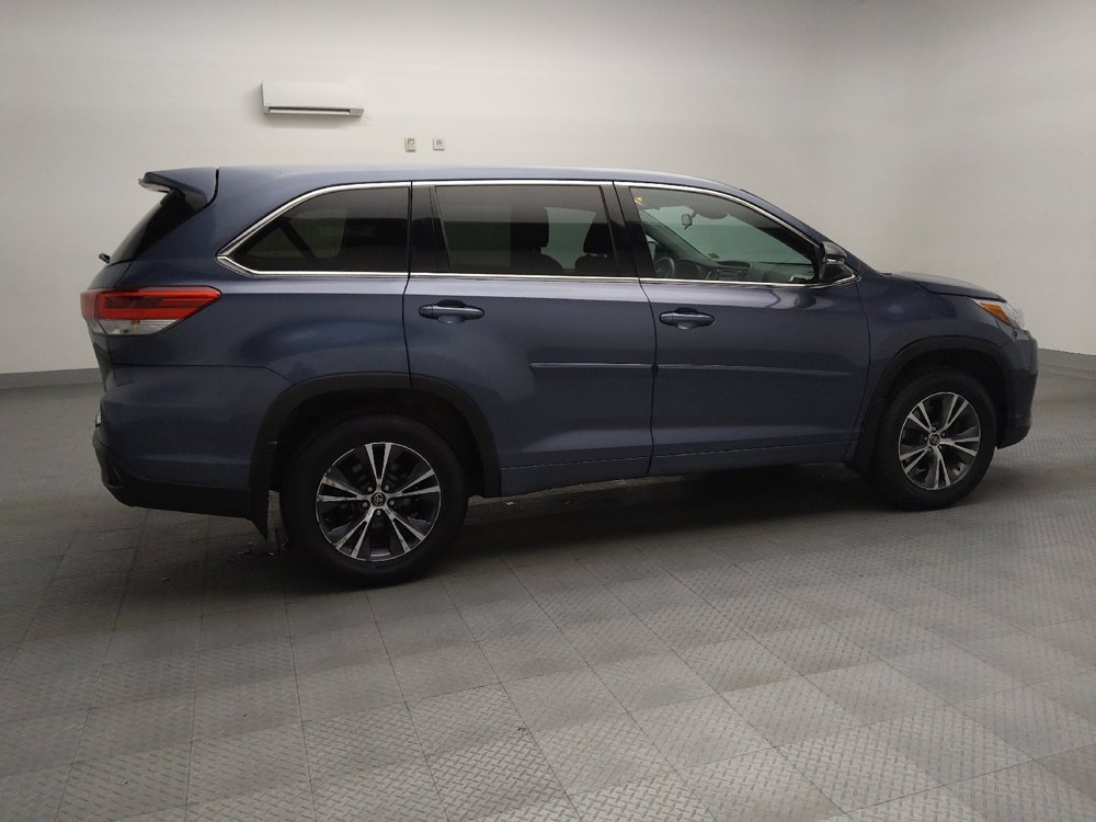 Used 2018 Toyota Highlander LE w/ Protection Package #3 AWD/4WD image 10