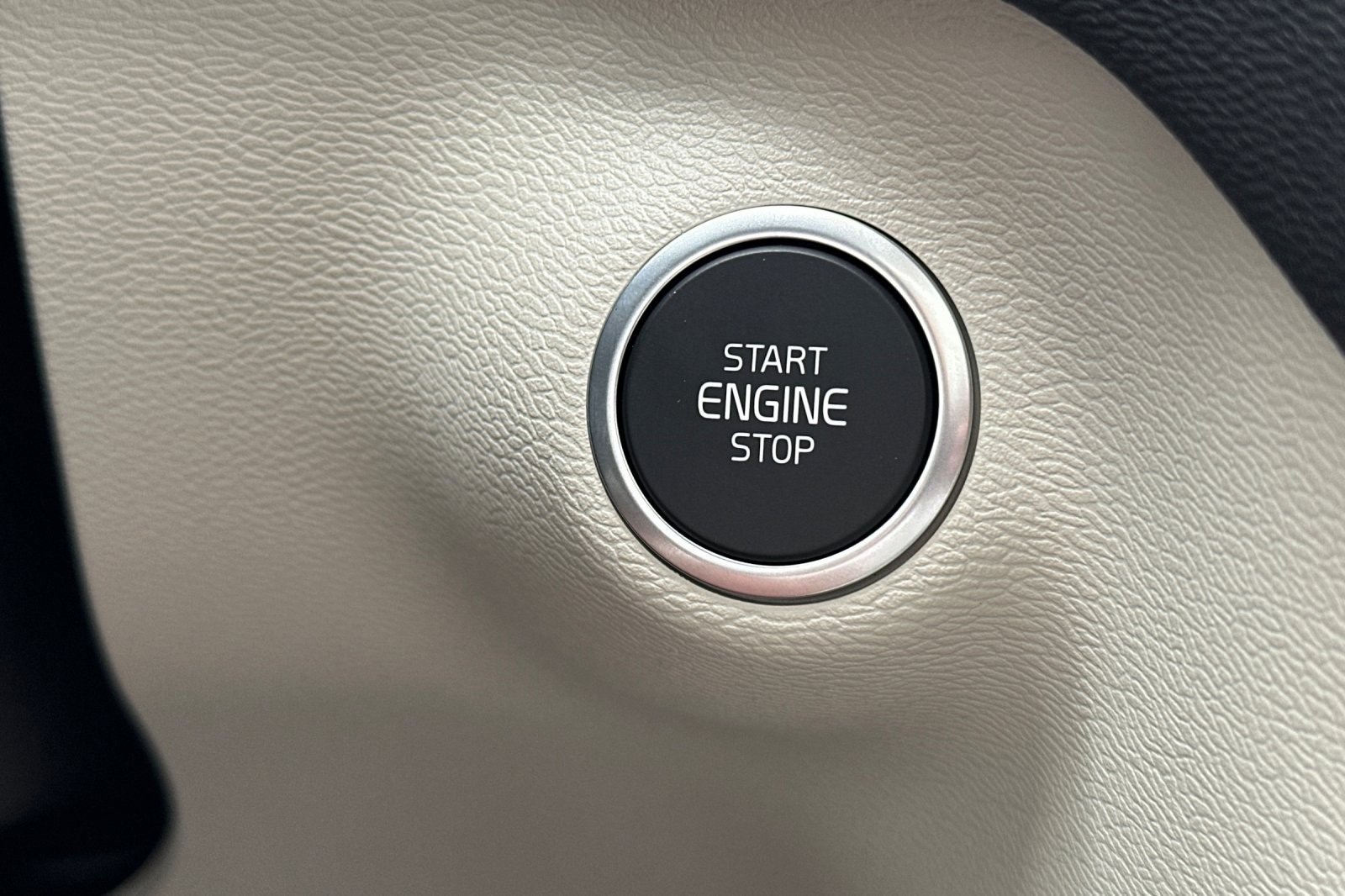 New 2026 Volvo XC40 B5 Ultra w/ Climate Package image 25