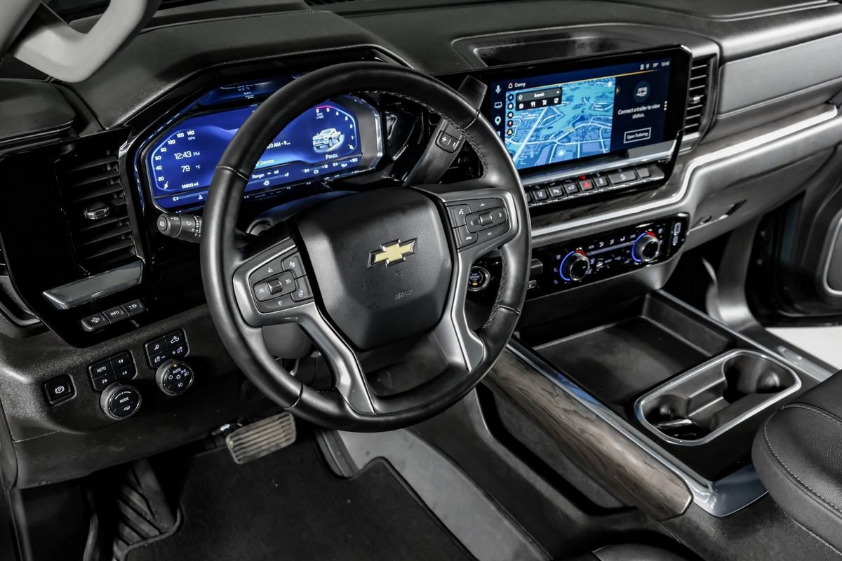 Used 2025 Chevrolet Silverado 2500 LTZ w/ LTZ Convenience Package AWD/4WD image 16