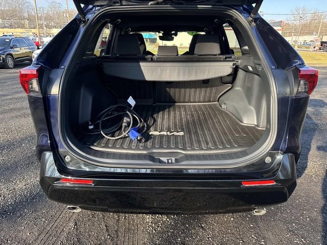 Used 2023 Toyota RAV4 SE w/ Weather & Moonroof Package image 27