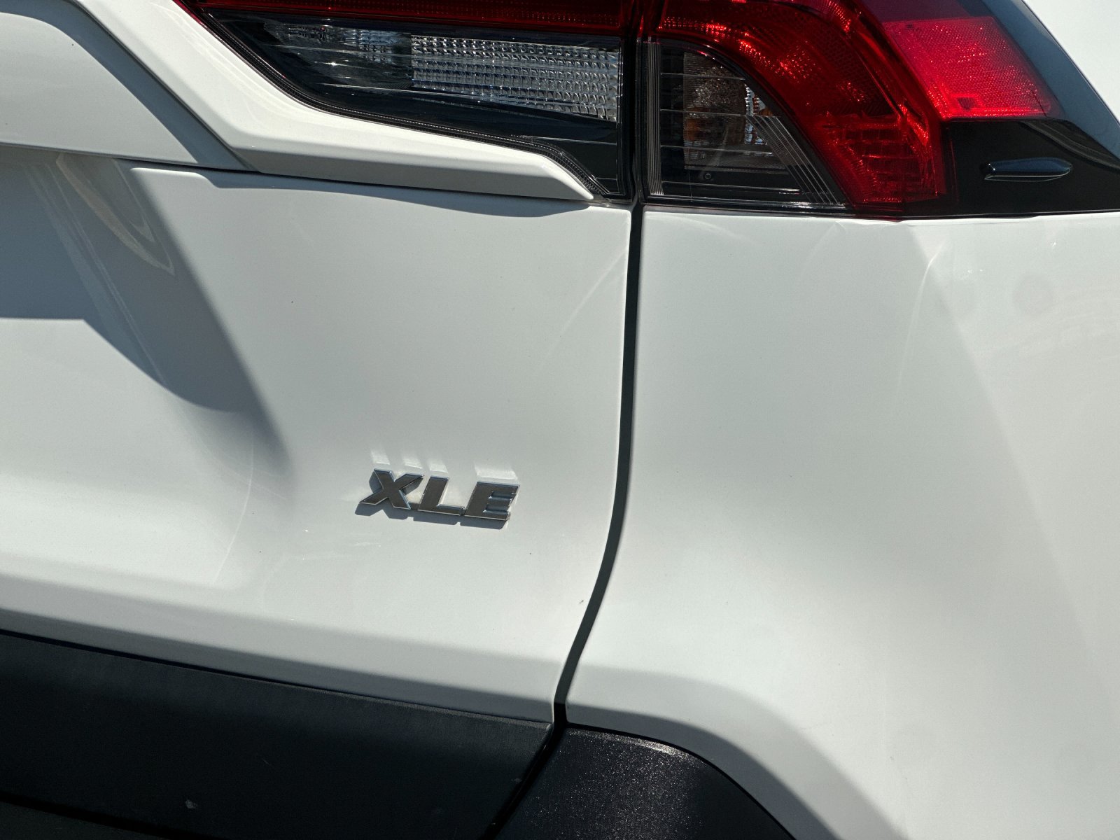 Used 2025 Toyota RAV4 XLE FWD image 24