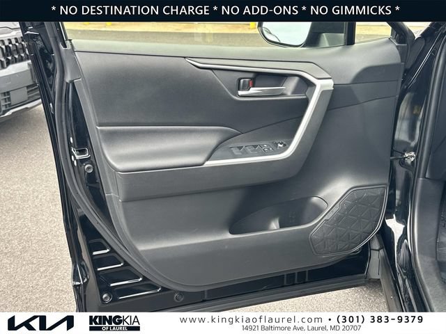 Used 2020 Toyota RAV4 XLE w/ Convenience Package AWD/4WD image 19