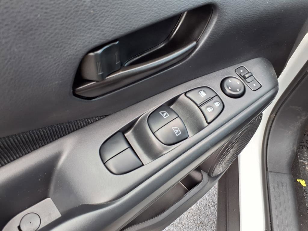 New 2025 Nissan Kicks Play S FWD image 16