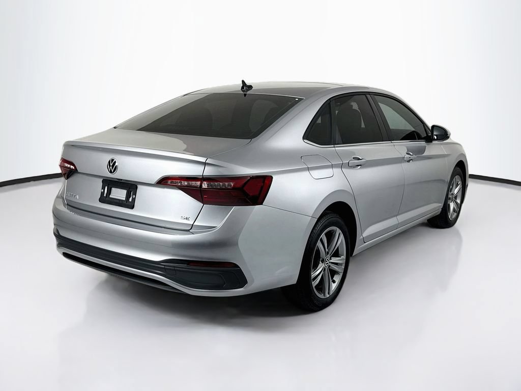 Used 2024 Volkswagen Jetta SE w/ Panoramic Sunroof Package FWD image 5