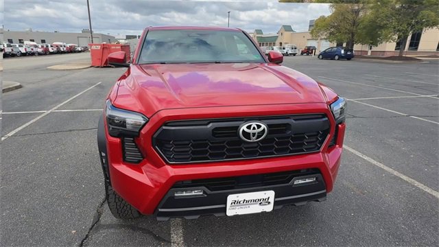 Used 2024 Toyota Tacoma TRD Off-Road image 4