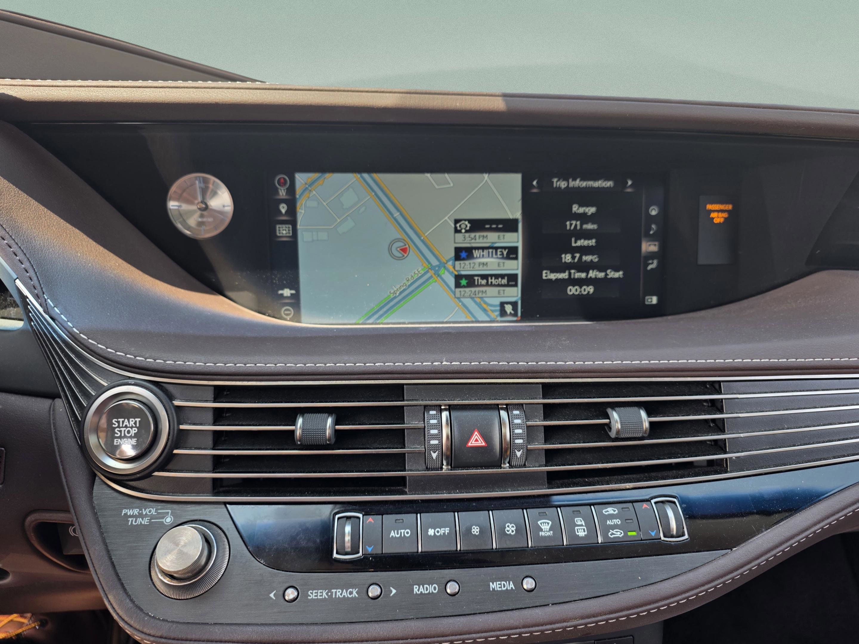 Used 2018 Lexus LS 500 w/ Accessory Package (Z2) image 18