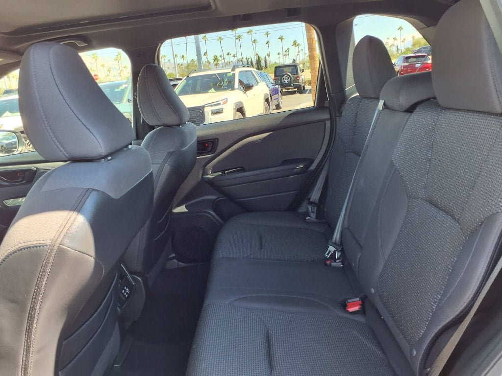 Used 2025 Subaru Forester Premium AWD/4WD image 23