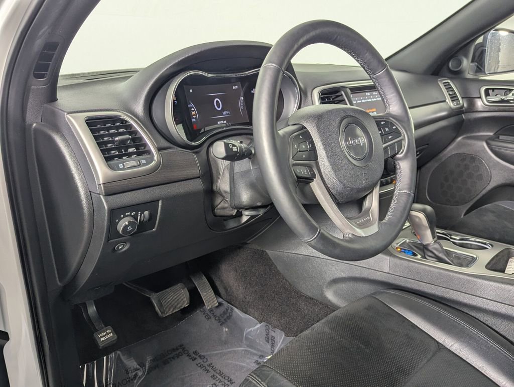 Used 2018 Jeep Grand Cherokee Altitude RWD image 11
