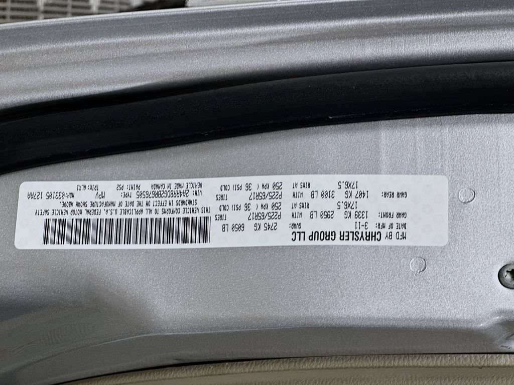 Used 2011 Chrysler Town & Country Touring-L FWD image 27