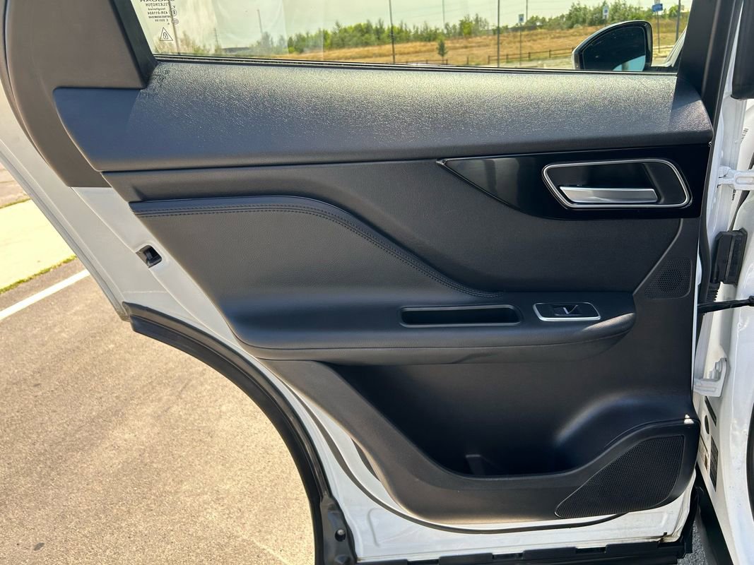 Used 2020 Jaguar F-PACE Premium image 20