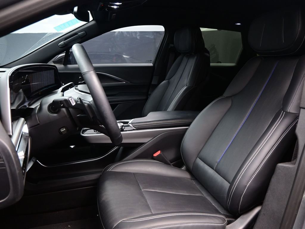 Used 2024 Cadillac Lyriq Luxury image 7