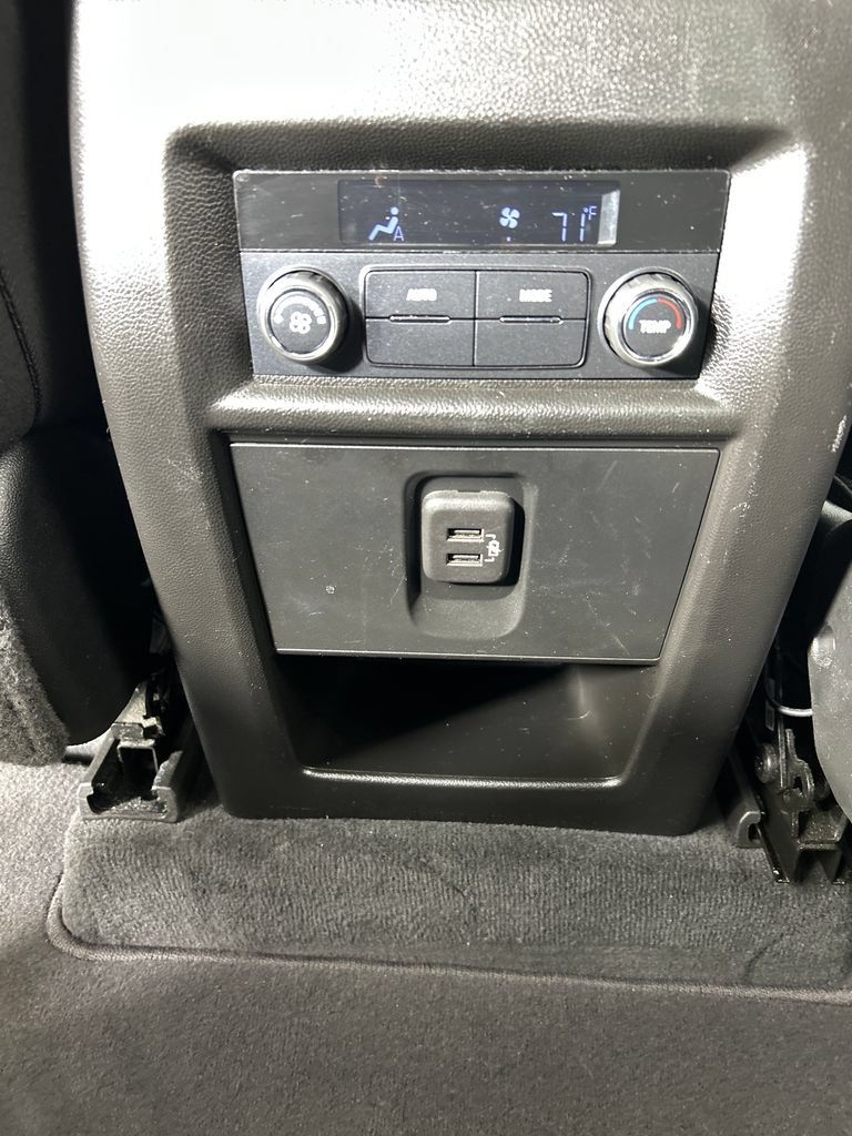 Used 2022 Chevrolet Traverse LT FWD image 18