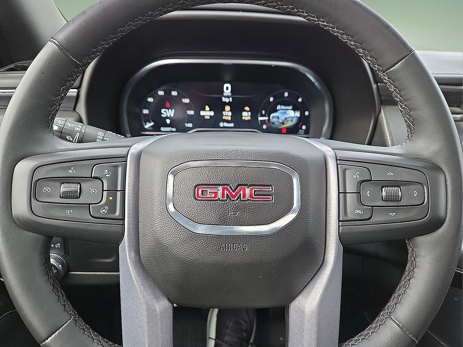 Used 2023 GMC Yukon XL SLT w/ SLT Premium Package image 24