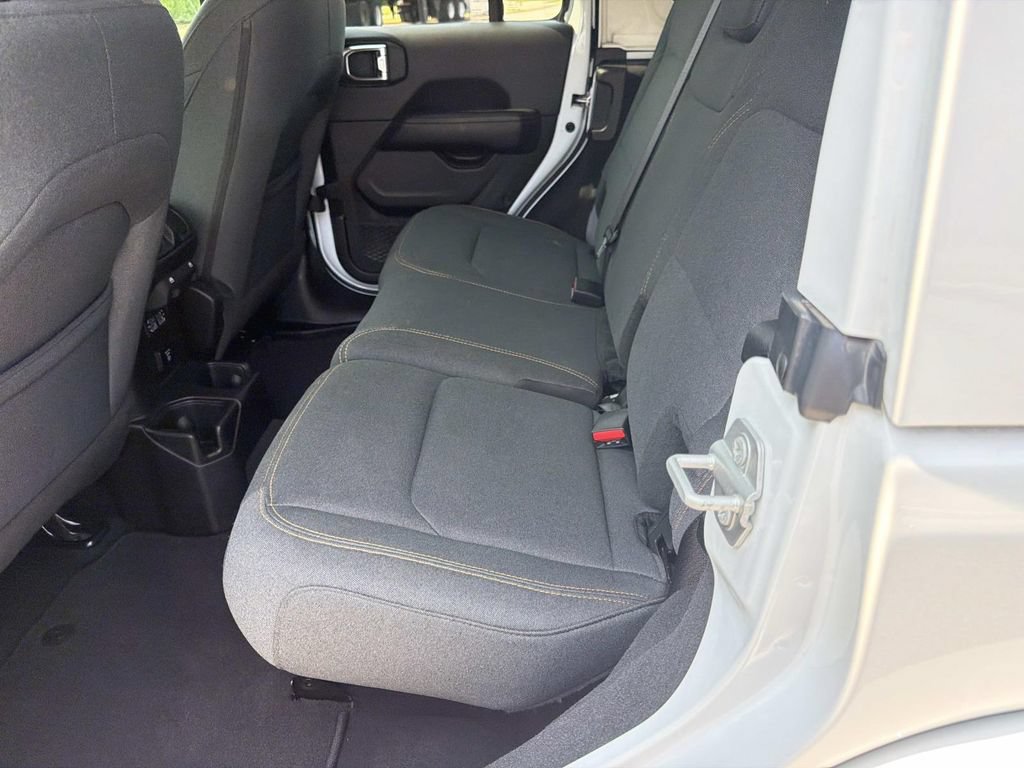 Used 2025 Jeep Wrangler Unlimited Sahara AWD/4WD image 15
