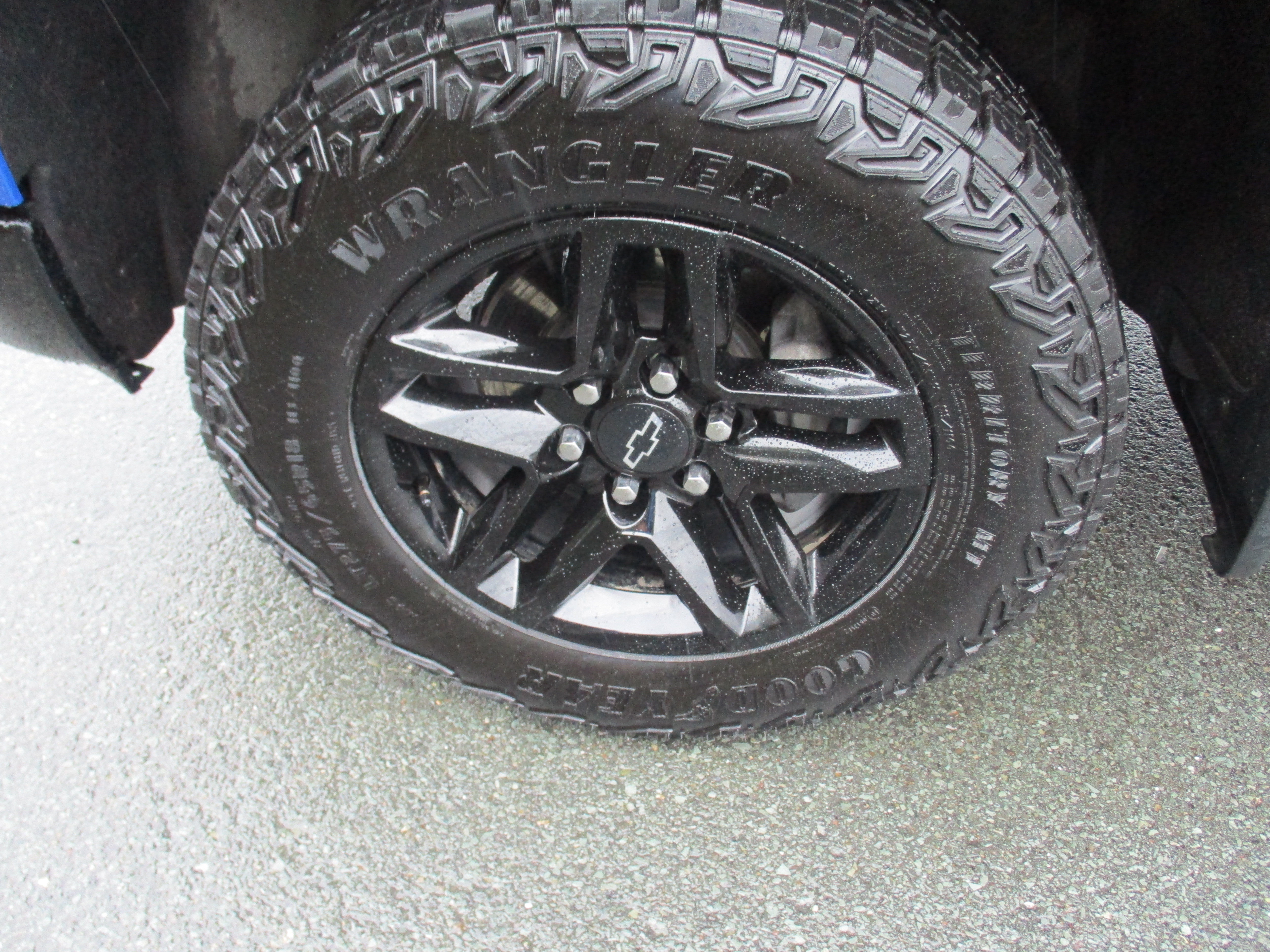 Used 2025 Chevrolet Silverado 1500 LT Trail Boss w/ Convenience Package II AWD/4WD image 9