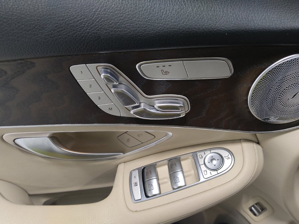 Used 2019 Mercedes-Benz GLC 300 4MATIC w/ Premium Package image 27