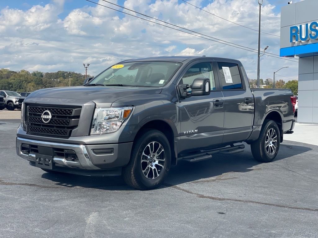 Used 2024 Nissan Titan SV w/ SV Convenience Package image 3