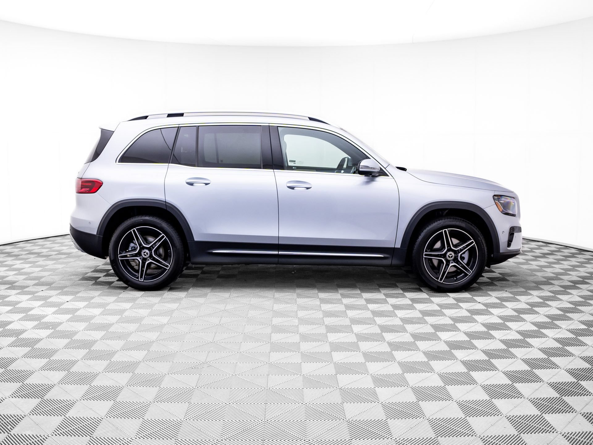 New 2026 Mercedes-Benz GLB 250 4MATIC image 6
