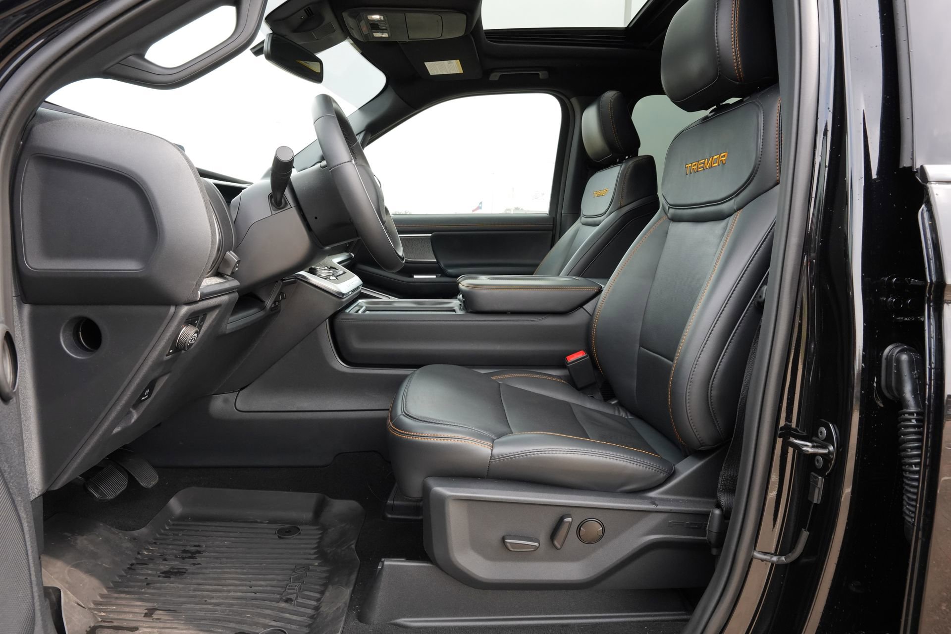 Used 2025 Ford Expedition Tremor image 18