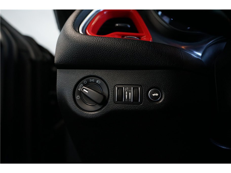 Used 2016 Dodge Challenger SXT RWD image 14