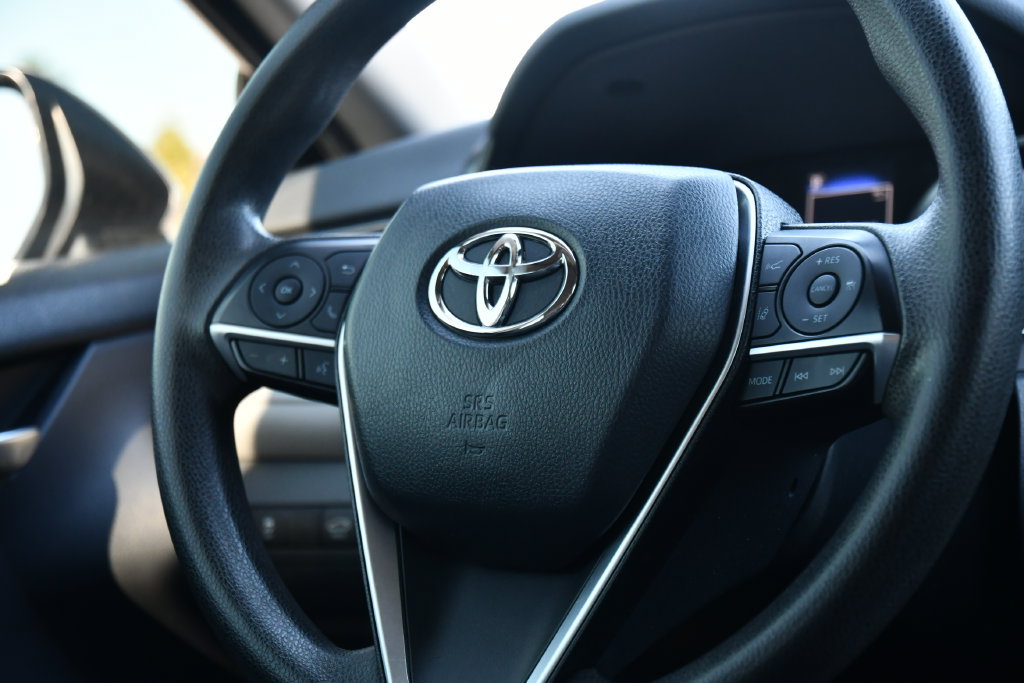 Used 2021 Toyota Camry LE w/ Convenience Package FWD image 29
