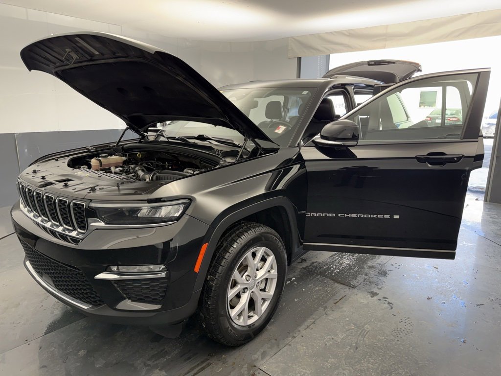 Used 2022 Jeep Grand Cherokee Limited image 16