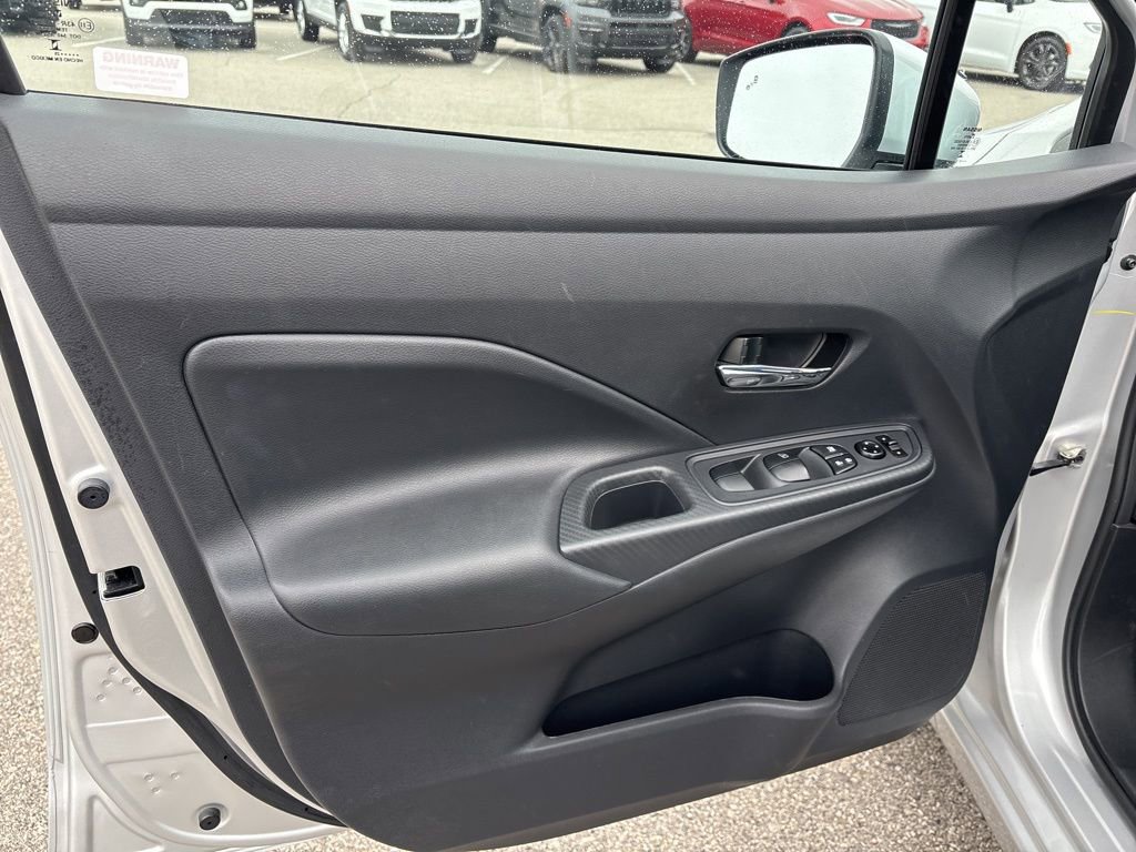 Used 2025 Nissan Versa SV FWD image 8