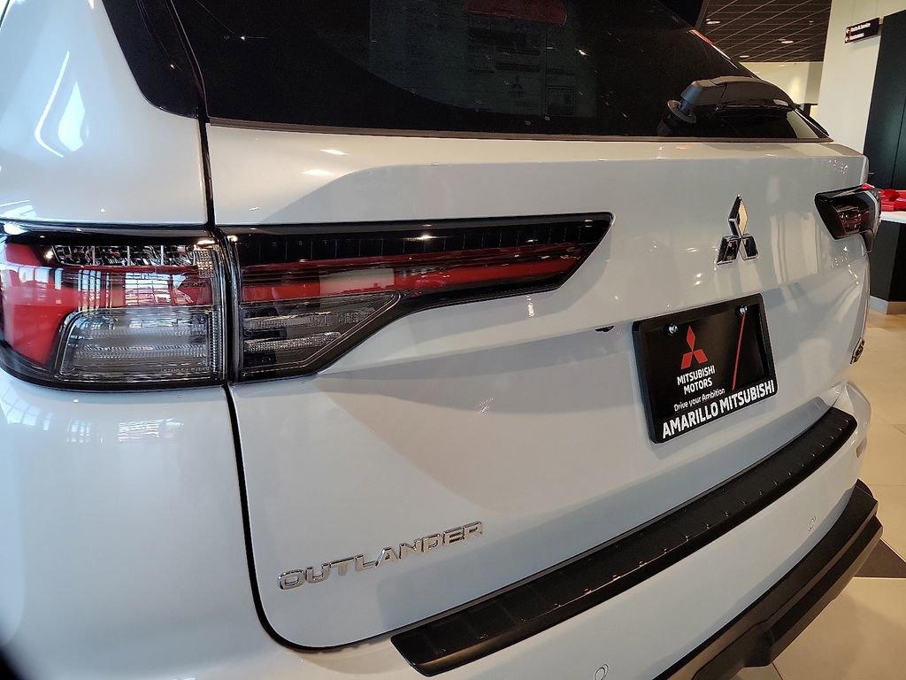 New 2026 Mitsubishi Outlander Trail Edition image 8