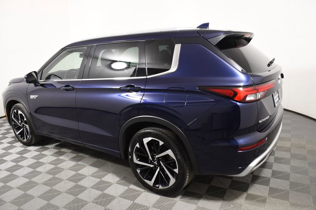 Used 2023 Mitsubishi Outlander SEL image 3