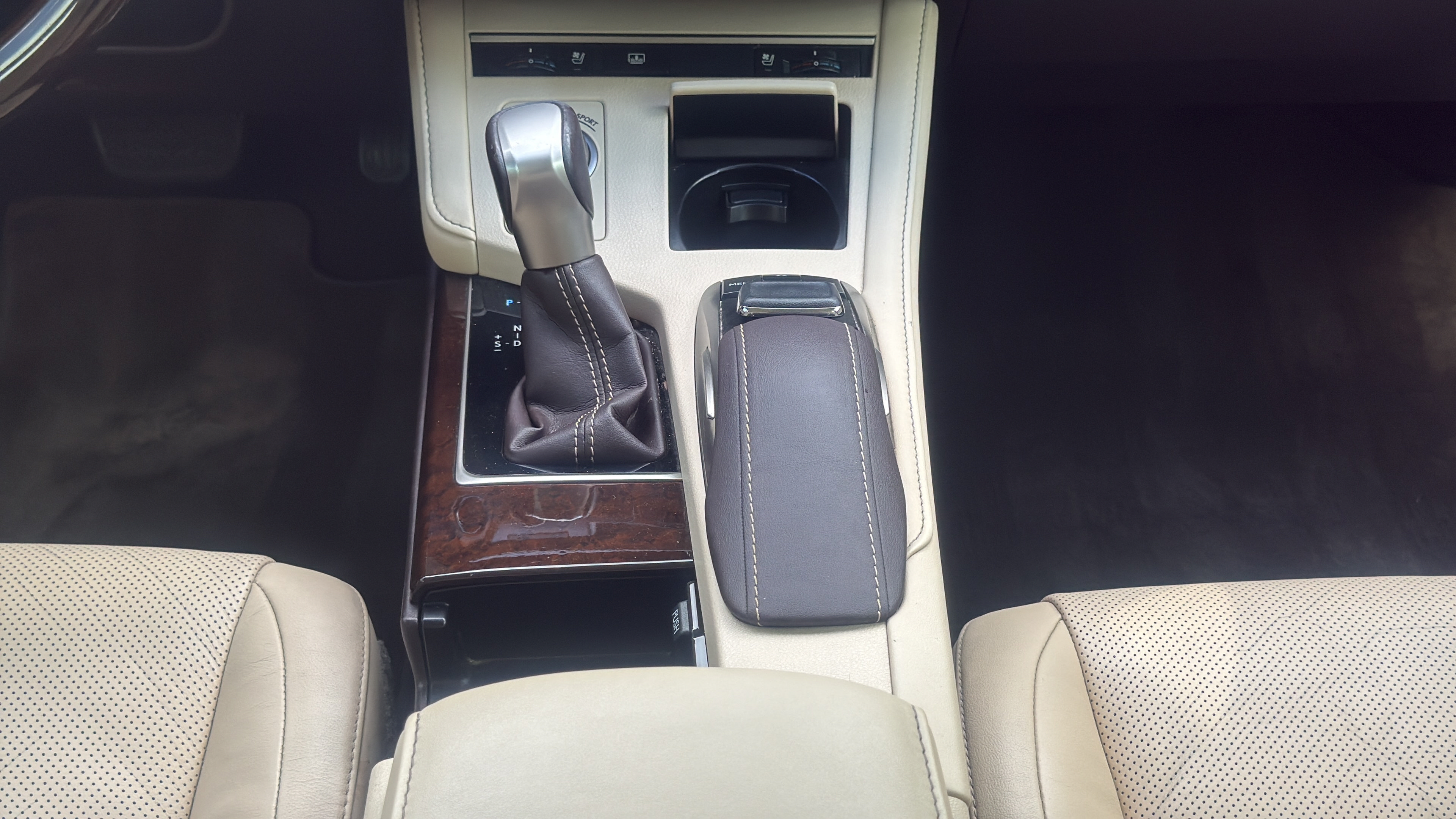 Used 2016 Lexus ES 350 w/ Luxury Package w/Wood Trim FWD image 16