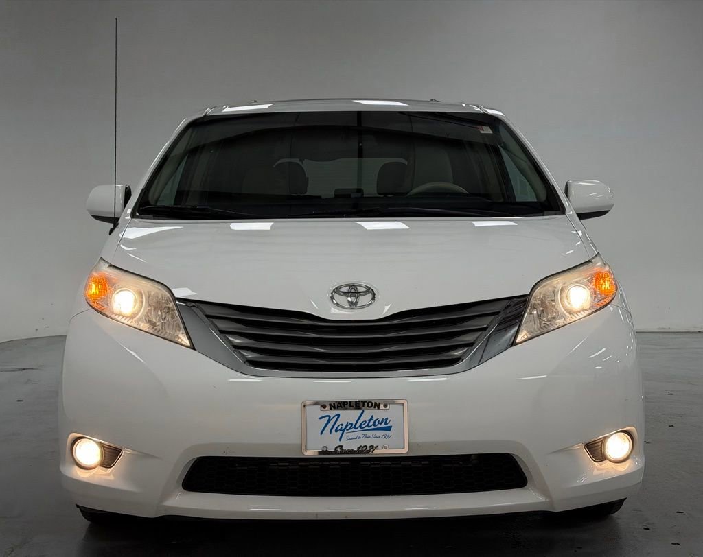 Used 2014 Toyota Sienna XLE image 7