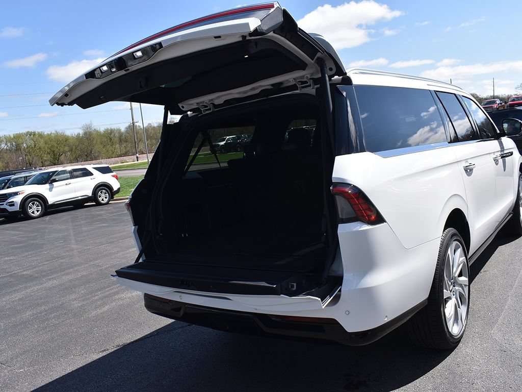 Used 2025 Lincoln Navigator L Black Label AWD/4WD image 32
