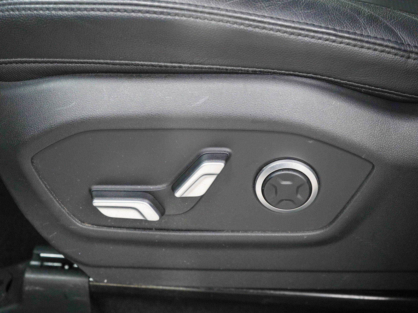 Used 2024 Hyundai Santa Fe Limited AWD/4WD image 25